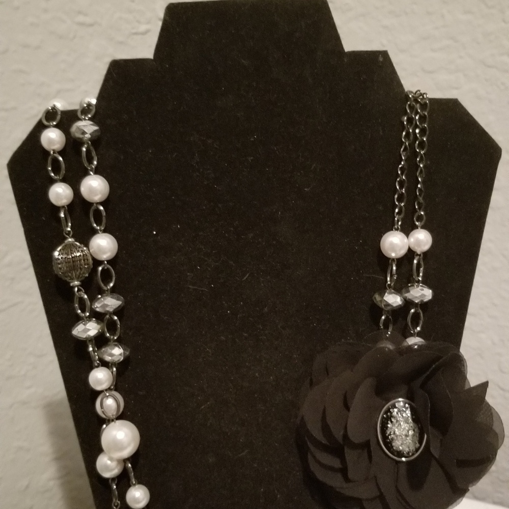 NWT Long New York and Company Necklace